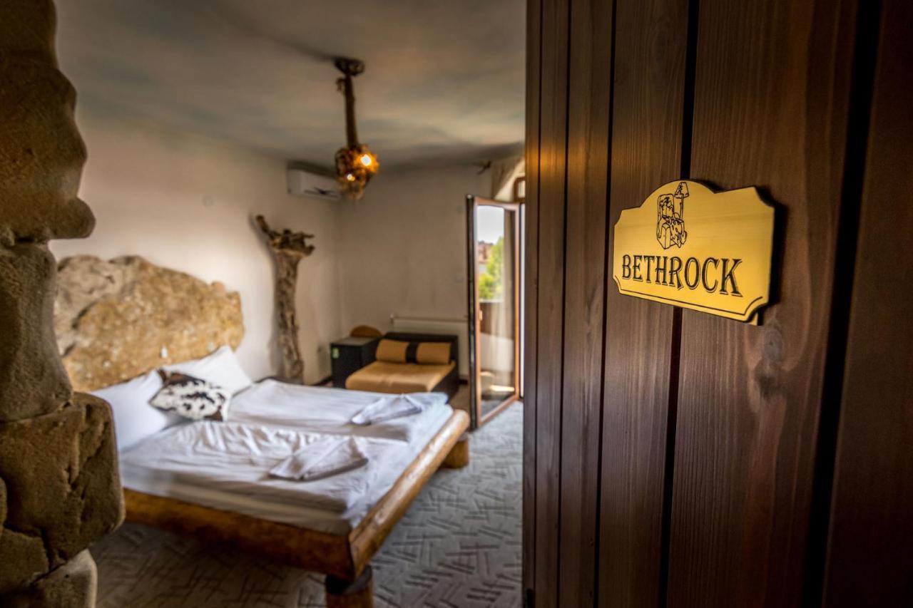 Tihiat Kut Complex Otel Köstendil Dış mekan fotoğraf